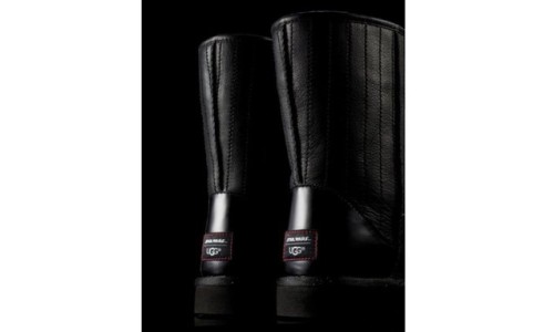 STAR WARS by UGG 系列第一弹 Darth Vader 黑武士靴款发布